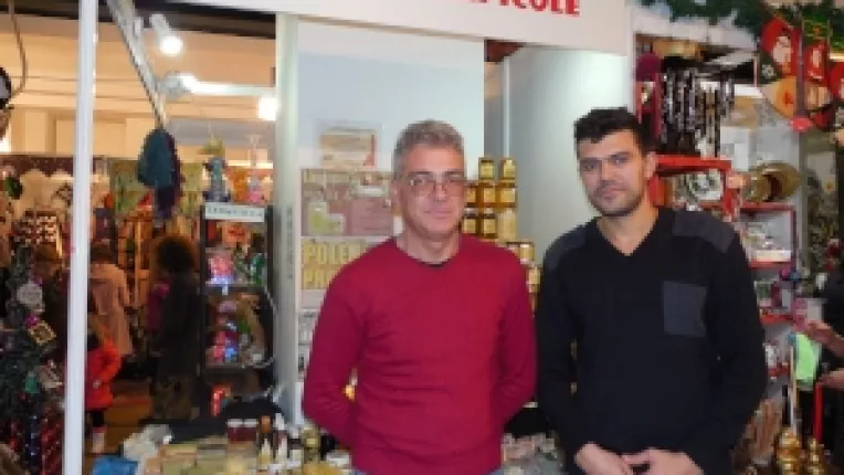 Adrian Crainiceanu: "Miere de anghinare si miere de coriandru, la standul meu de la Sala Dalles!"