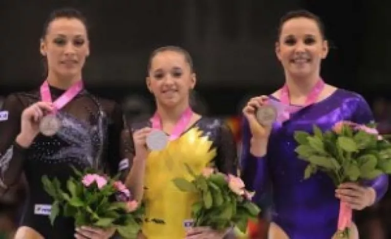 Campionatele Europene de gimnastica: Catalina Ponor, Larisa Iordache si Sandra Izbasa au cucerit 3 medalii de aur si 2 de argint