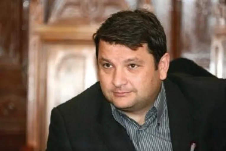 Conservatorii, multumiti si nu prea de cresterea anticipata a pensiilor