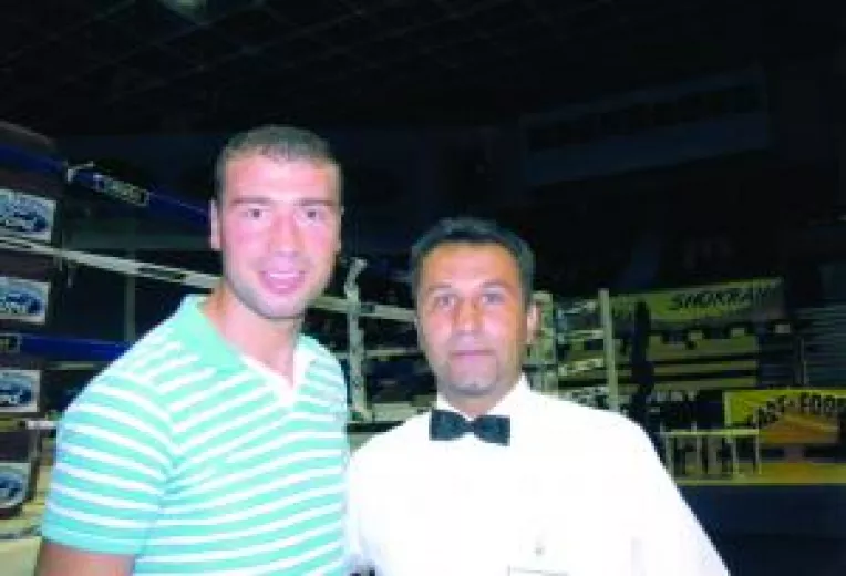 Craioveanul Iulian Caramida, in ring cu Bute