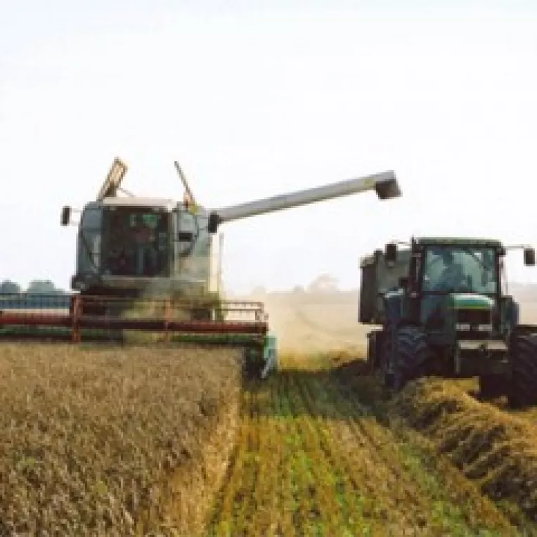 Din 2009,
Scade acciza la motorina folosita in agricultura