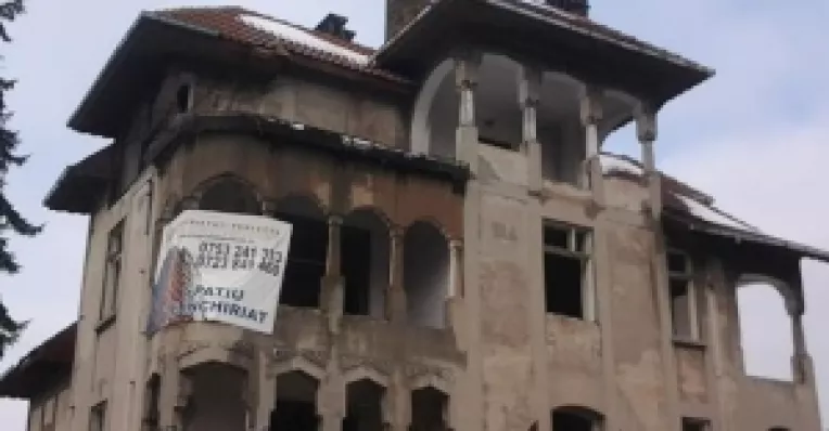 Doua cladiri superbe, proiectate de ing Anghel Saligny, in pericol de disparitie: Capitania Portului Calarasi si Vila Dalas din Constanta