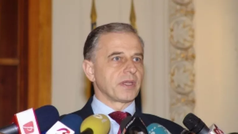 Dupa Basescu, al doilea om in stat vine si el la Palatul Victoria
Geoana: Situatia este mult mai proasta decat cea anticipata