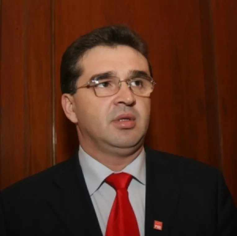 In apararea lui Oprea
Oprisan: Pe echipa MAI, suparati fie colegi care au dorit ministerul sau grupuri de crima organizata
