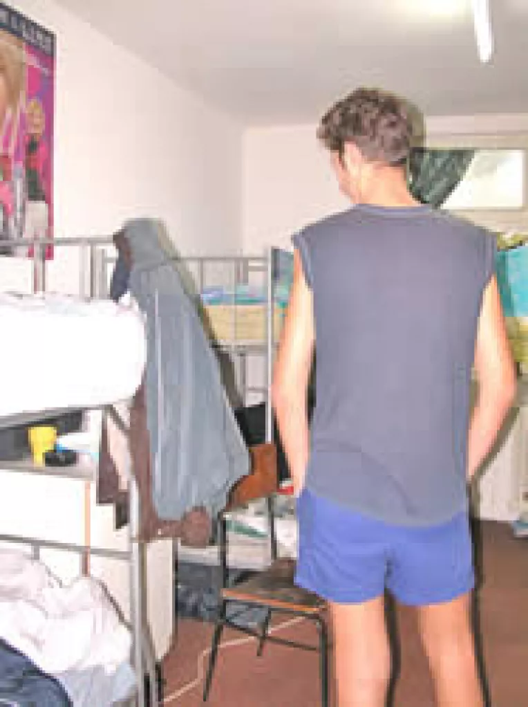 Paturile din camine nu se ridica la inaltimea studentilor