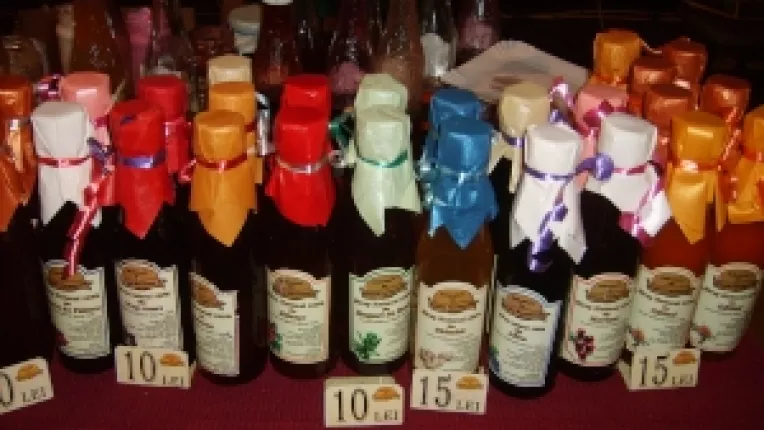 Siropul de catina, unul dintre cele mai cautate produse de la Poiana Fermecata, la "Piata Taraneasca" de la MTR