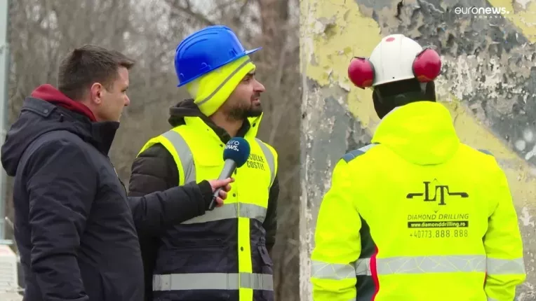 Trafic blocat pe DN1. Un pod feroviar, vechi de 50 de ani, a fost demolat