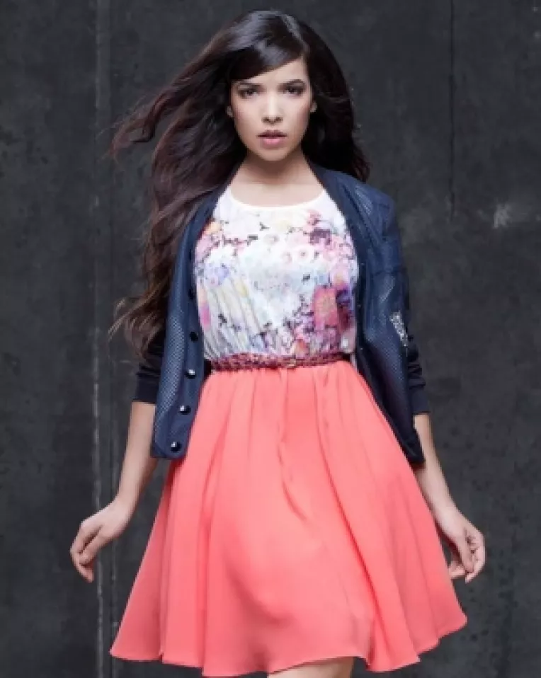 Un copil al lumii: INDILA ii fascineaza si pe romani